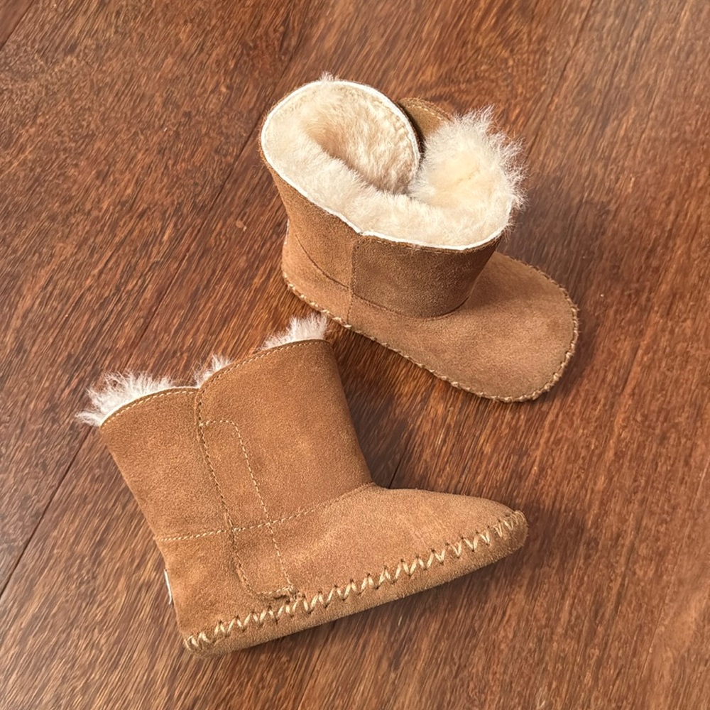 Toddler UGG chestnut boots size 4 / 5